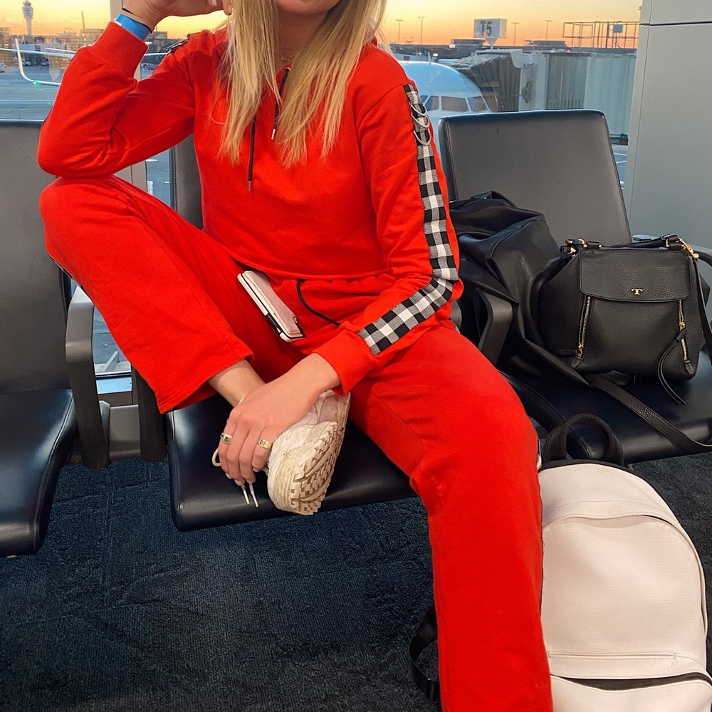 Cropped hoodie and sweatpants set